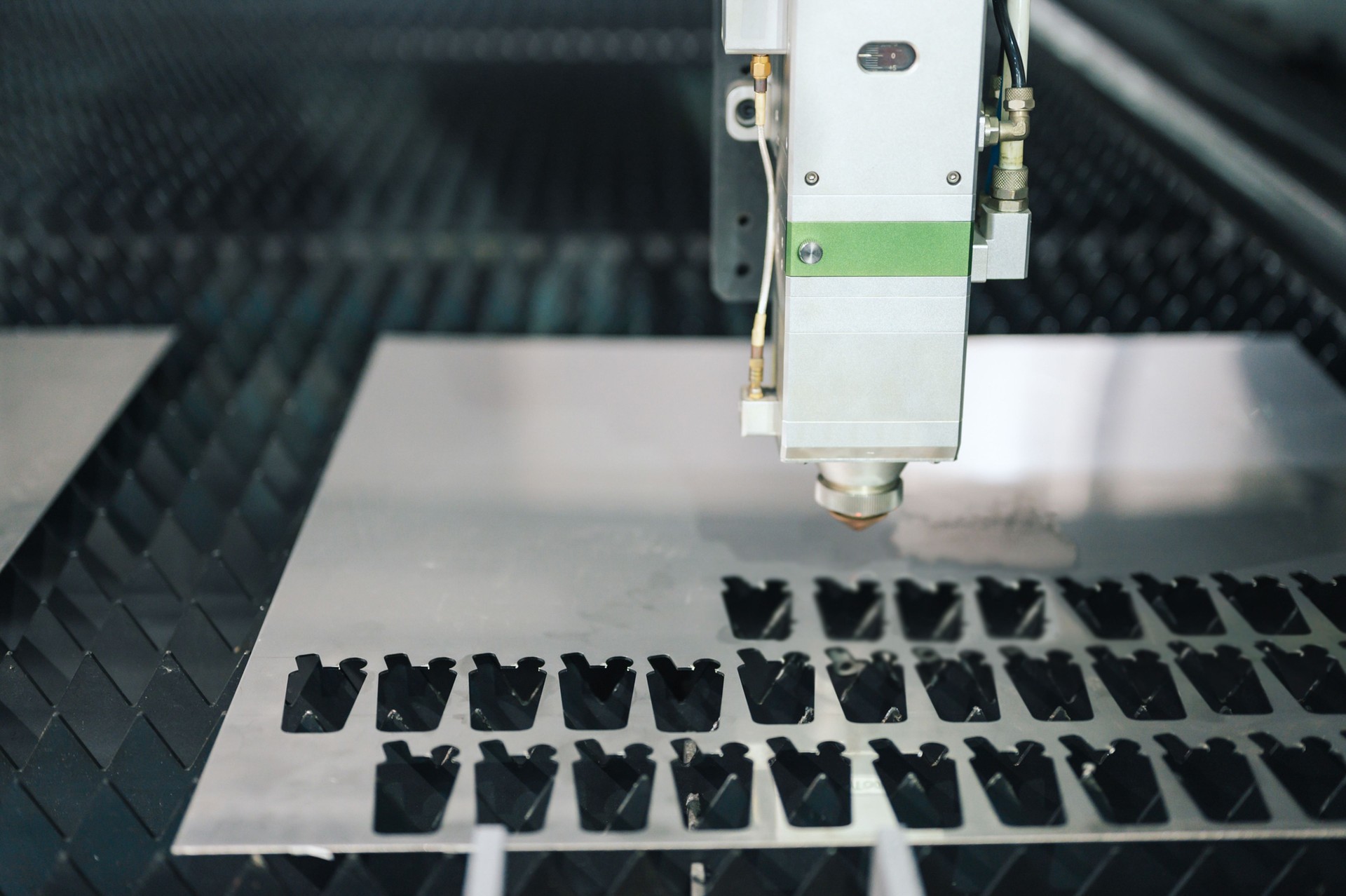 Close-up of a robotic laser cutter cutting a metal sheet in a modern industrial facility. Featuring automation, precision, and AI integration  cutting-edge manufacturing processes in smart factories, including robotics, CNC technology, and next-generation
